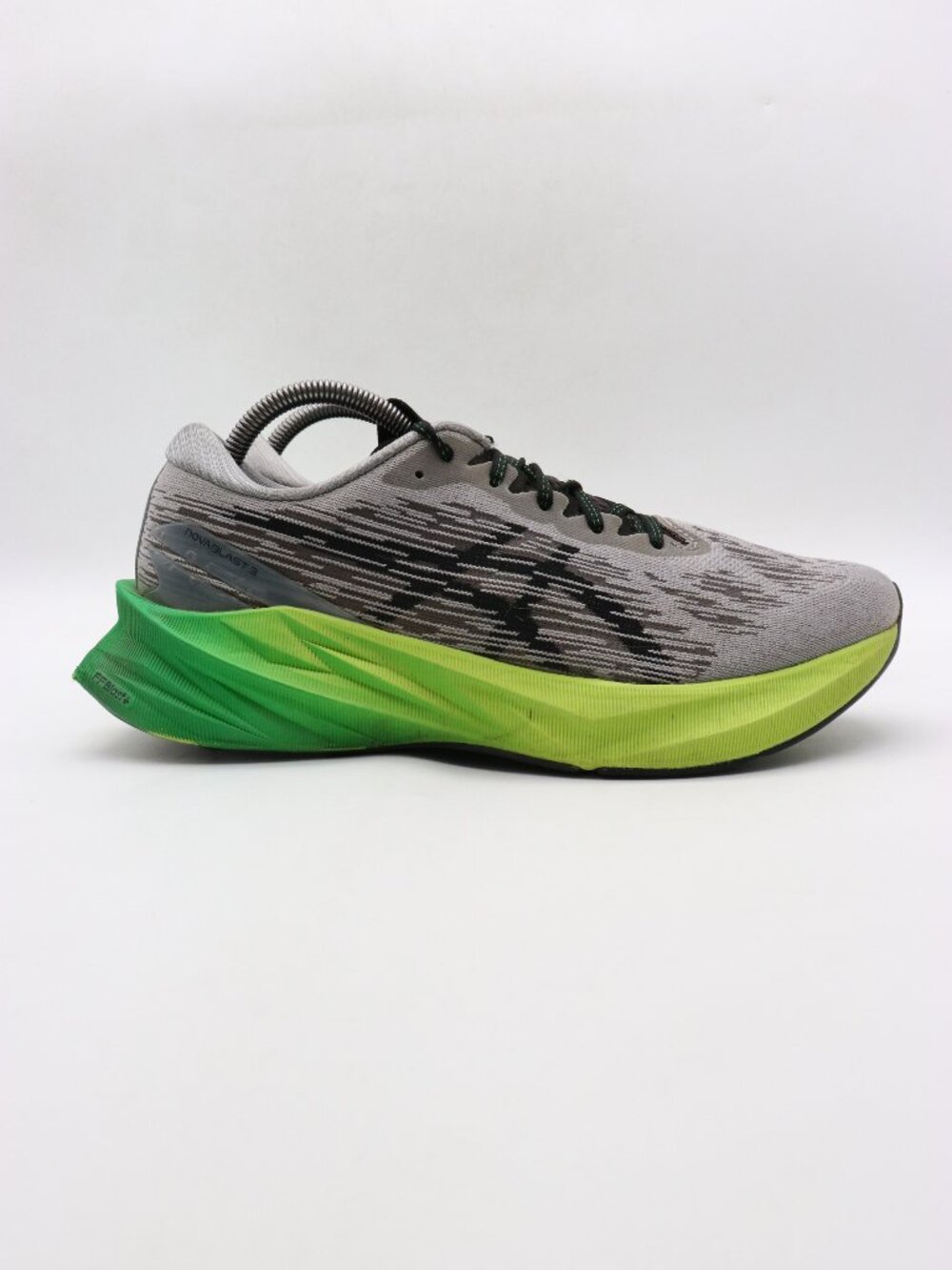Asics Novablast 3 Men's Size 9 Running Shoes Black Lime Green Sneakers 1011B458